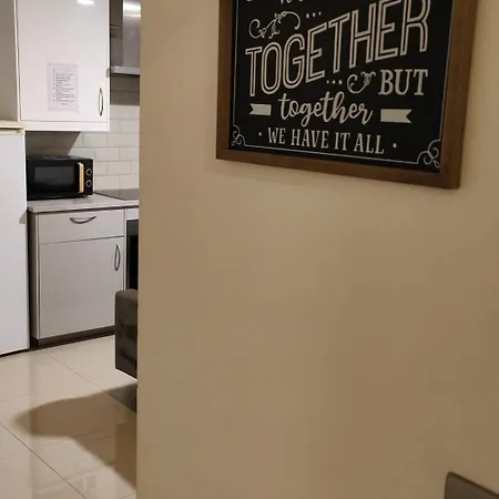 Leeds 3 Bed En-suites Retreat- Sleeps 9 Leeds (West Yorkshire)