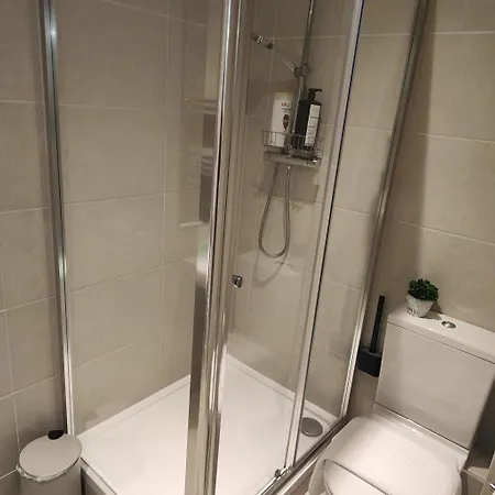 Leeds 3 Bed En-suites Retreat- Sleeps 9 Apartment Leeds (West Yorkshire)