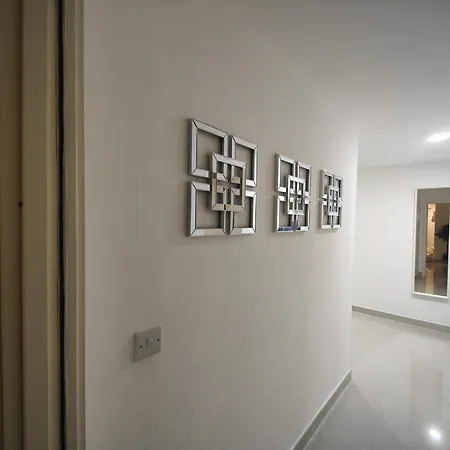 Leeds 3 Bed En-suites Retreat- Sleeps 9 Apartment