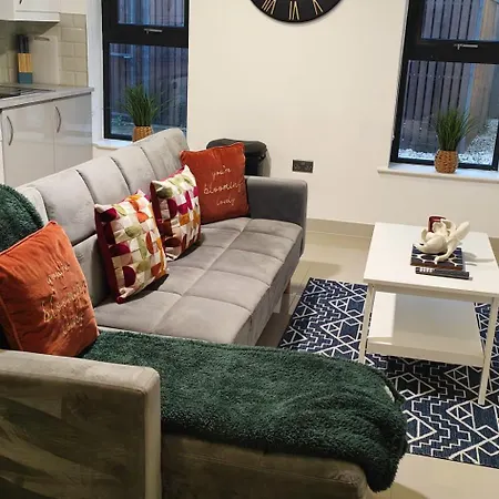 Leeds 3 Bed En-suites Retreat- Sleeps 9 Leeds (West Yorkshire)
