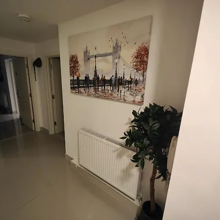 3 Bed En-suites Retreat- Sleeps 9 * ليدز