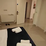 Apartment 3 Bed En-suites Retreat- Sleeps 9 *