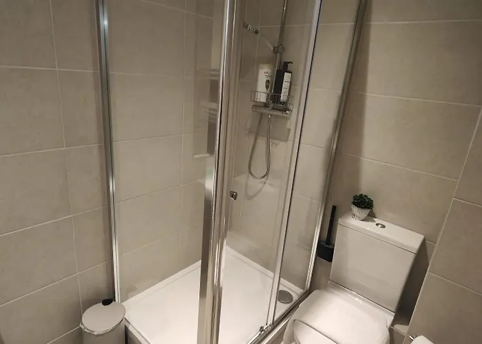 3 Bed En-suites Retreat- Sleeps 9 Apartment Leeds (West Yorkshire)